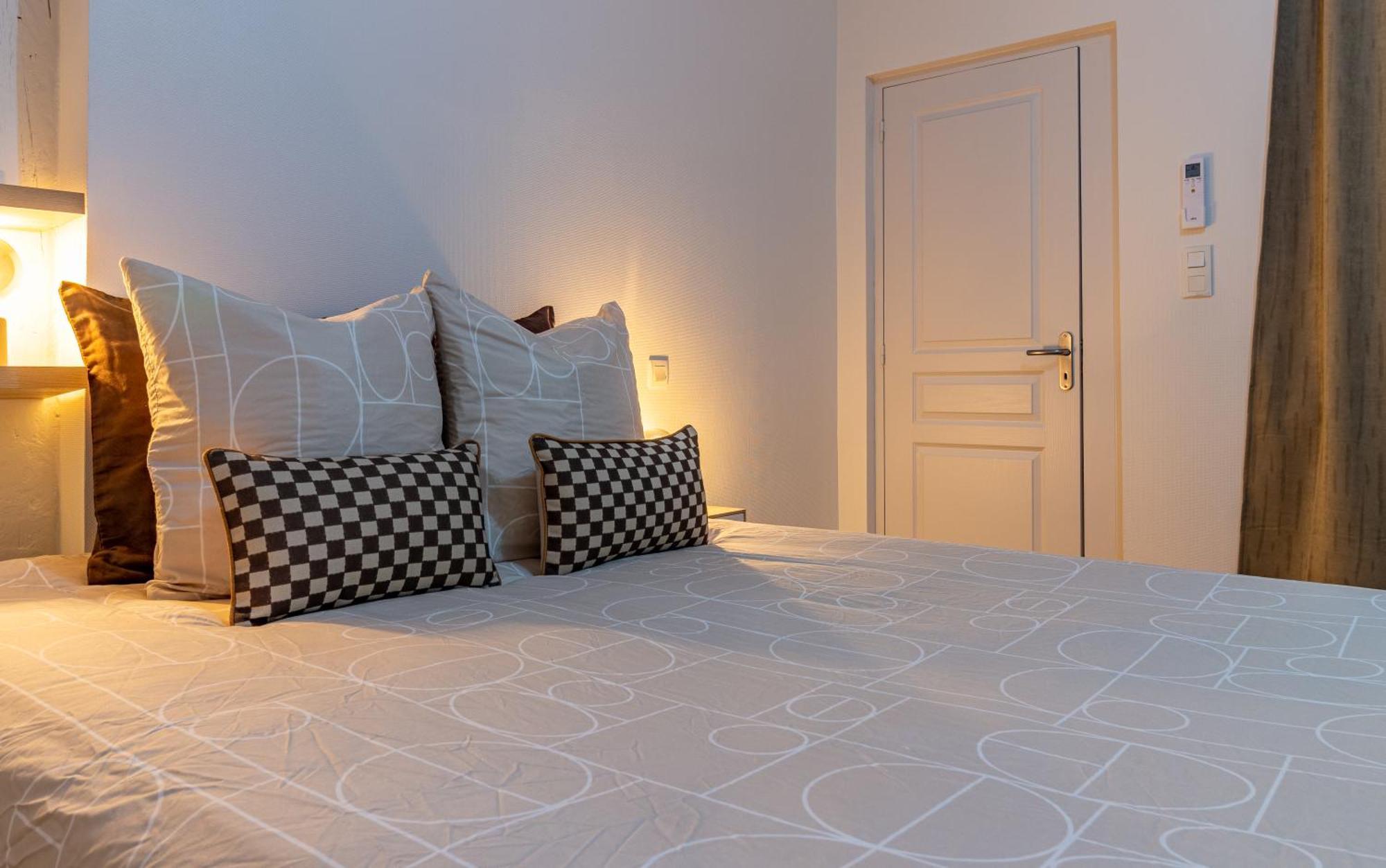 Le 13 Elegant Troyes Apartment Exterior photo