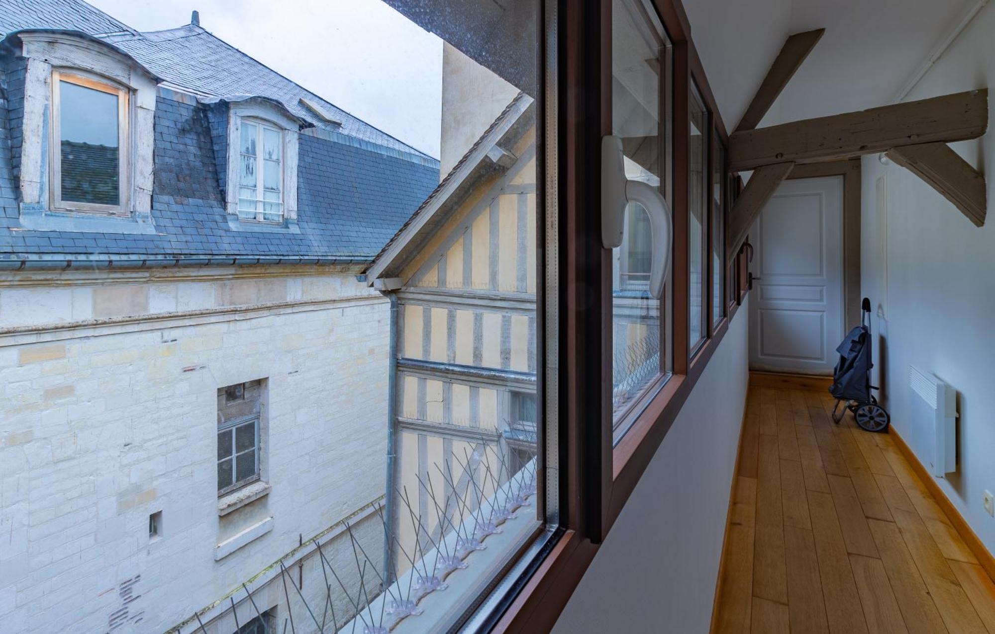 Le 13 Elegant Troyes Apartment Exterior photo
